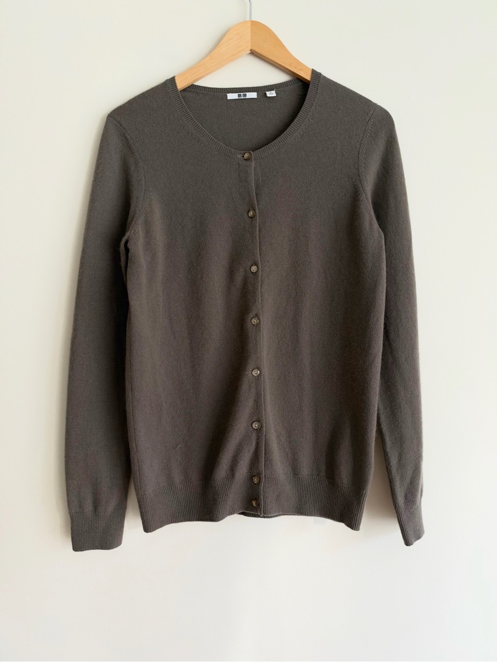 UNIQLO 100% Cashmere Crewneck Classic Cardigan Taupe